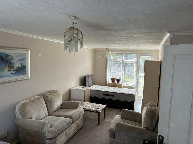 Double room & single room in Southgate crawley Main Photo