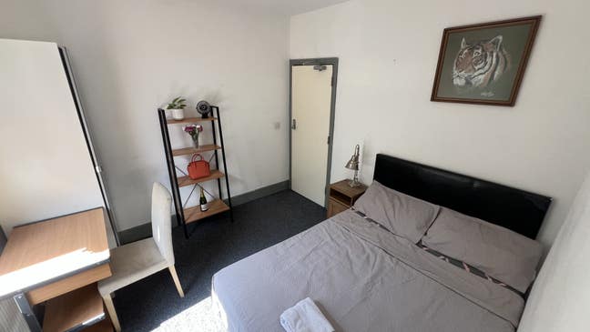 Quiet and cosy Double Room Inc bills near Croydon Main Photo
