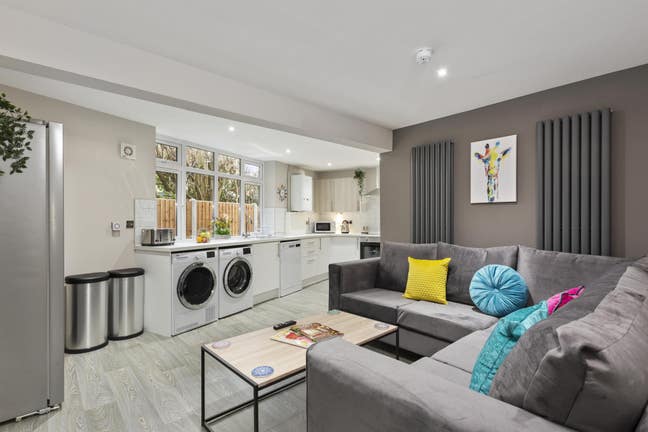 💥 Beautiful Large En Suite Room💥 Main Photo