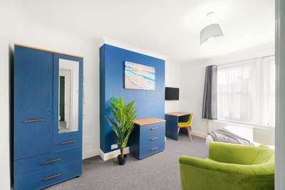 Ealing 27 - A Beautiful Modern Home Main Photo