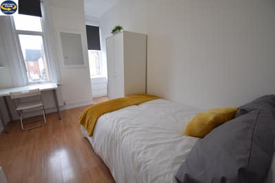 1 Room Available Excellent Location - Southchurch Main Photo