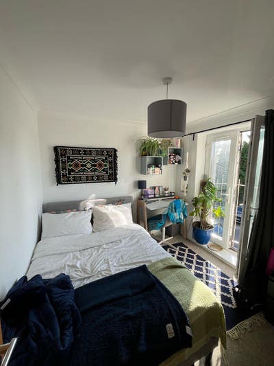 August room available in lovely, sociable house Main Photo
