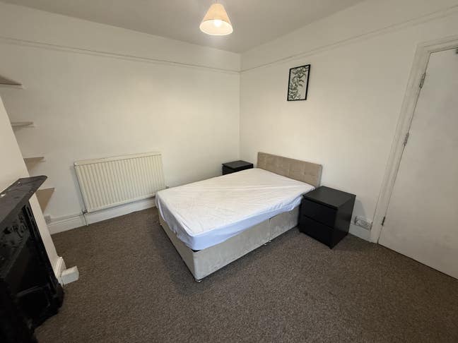 Spacious Double Room With All Bills Included  Main Photo