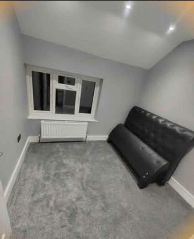 Double room available for sharing two people Main Photo