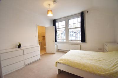 Extra Large ENSUITE Room - 5 mins Sutton Station!  Main Photo