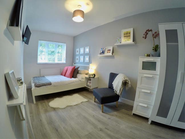 Love Bright En-Suite Rooom in Professional House Main Photo