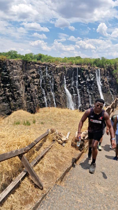 Looking for double room or buddy up  Main Photo