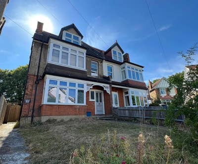 One Bedroom Top Floor Flat in South Croydon Main Photo