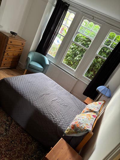 Large double room  with office space.  Main Photo