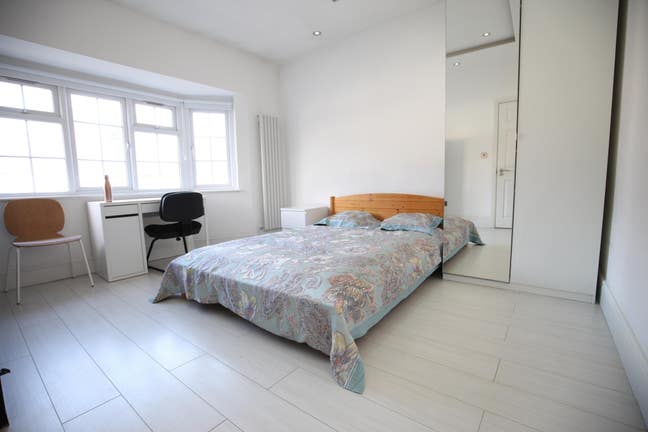 Nice Super Large Double Room to Let Main Photo