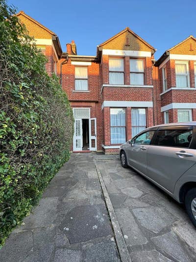 4-bedroom house available in IG1 3LL - £2,950 PCM Main Photo