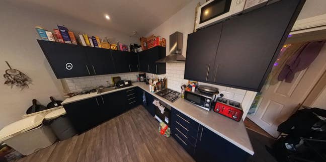Rooms to rent in 4 bed house with 2 bathrooms Main Photo