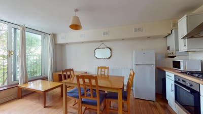 Spaceful 1 Bedroom Flat in Elephant and Castle  Main Photo