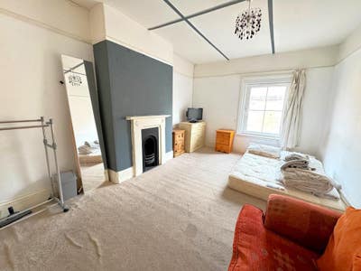 Large Room in Town Centre Bills Included Main Photo
