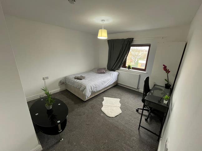 🏡 Cozy Private Rooms | Basildon SS14 | Bills Incl Main Photo