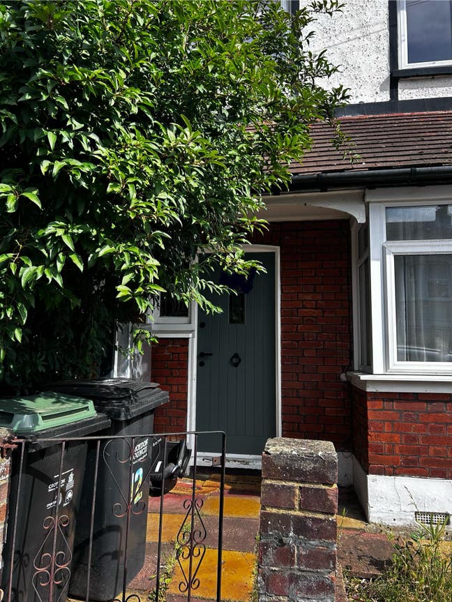 Modern king size rooms in Thornton heath Main Photo