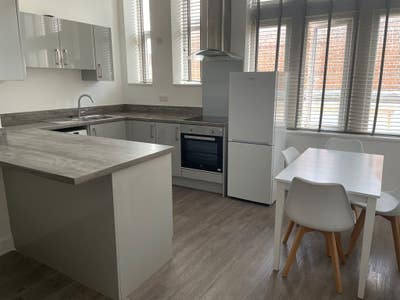One-Bedroom Flat Available – Great Location in Lei Main Photo