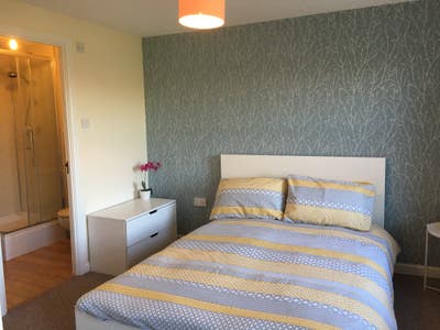 Beautiful Double en-suite Room Central Ashford Main Photo
