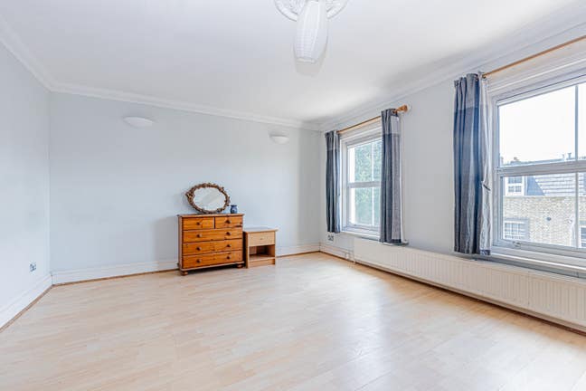 Spacious bright and airy one double bedroom flat Main Photo