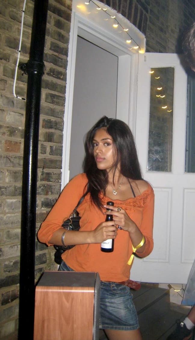 Looking for a room/ buddy up in London !! Main Photo