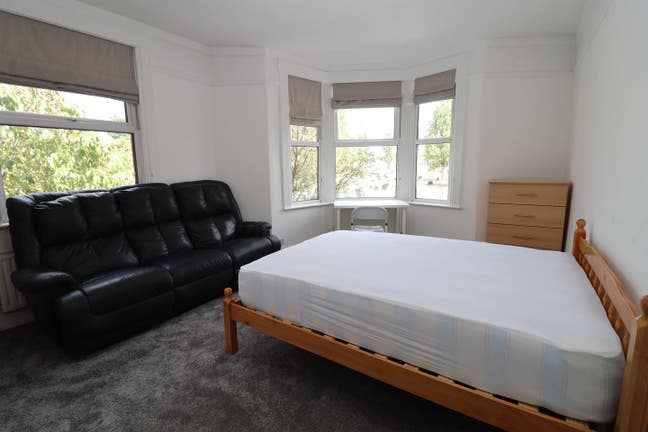 Beautiful 4 Bed Apartment | Willesden NW10 | UCL Main Photo