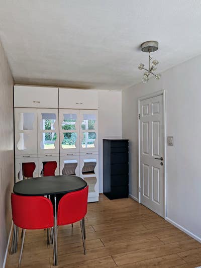 2 bedsits in modern flat Main Photo