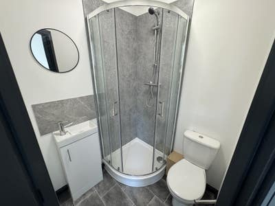 Fully Furnished Double En-Suite Room in Shared Hou Main Photo