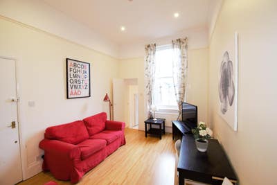 Double room in a 2 bedroom flat Main Photo