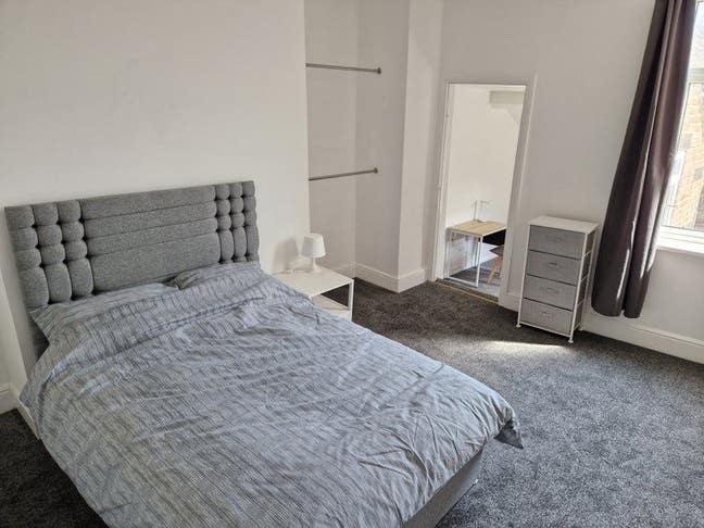 Large Double room, bills included, LOW Deposit! Main Photo