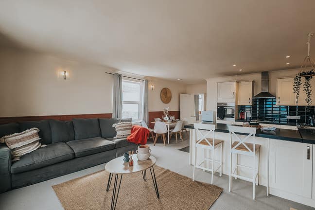 Winter Let- Central Apartment with Sea View  Main Photo