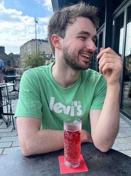 Professional Male seeks a single or double room Main Photo