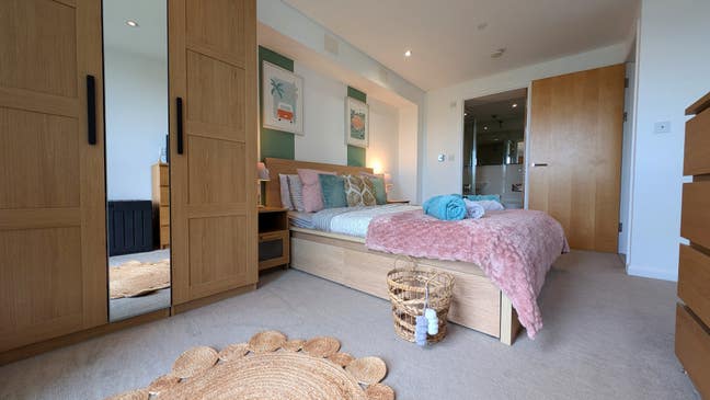 2 Bed Flat- Fistral Beach With Parking Main Photo