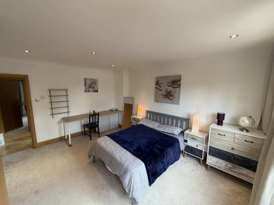 Luxury mansion with cinema and ensuite rooms Main Photo