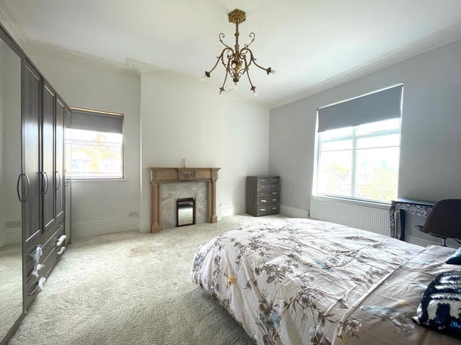 A large furnished double room in a friendly home  Main Photo