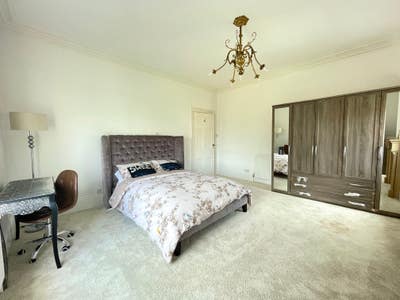 A large furnished double room in a friendly home  Main Photo