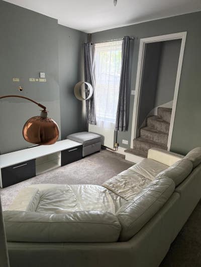 1 bedroom for L/S stay Main Photo