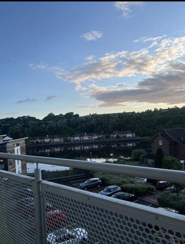 Flat in wellkept complex, balcony overlooking Tyne Main Photo