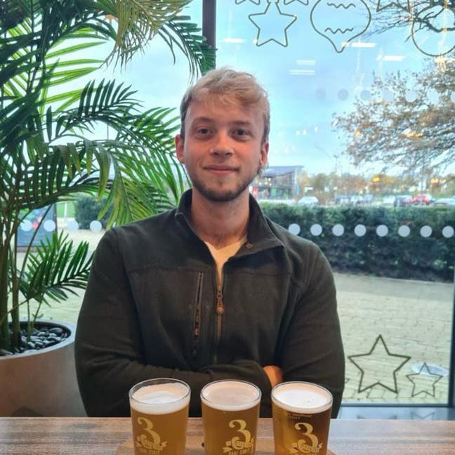 Professional looking for a house share Main Photo