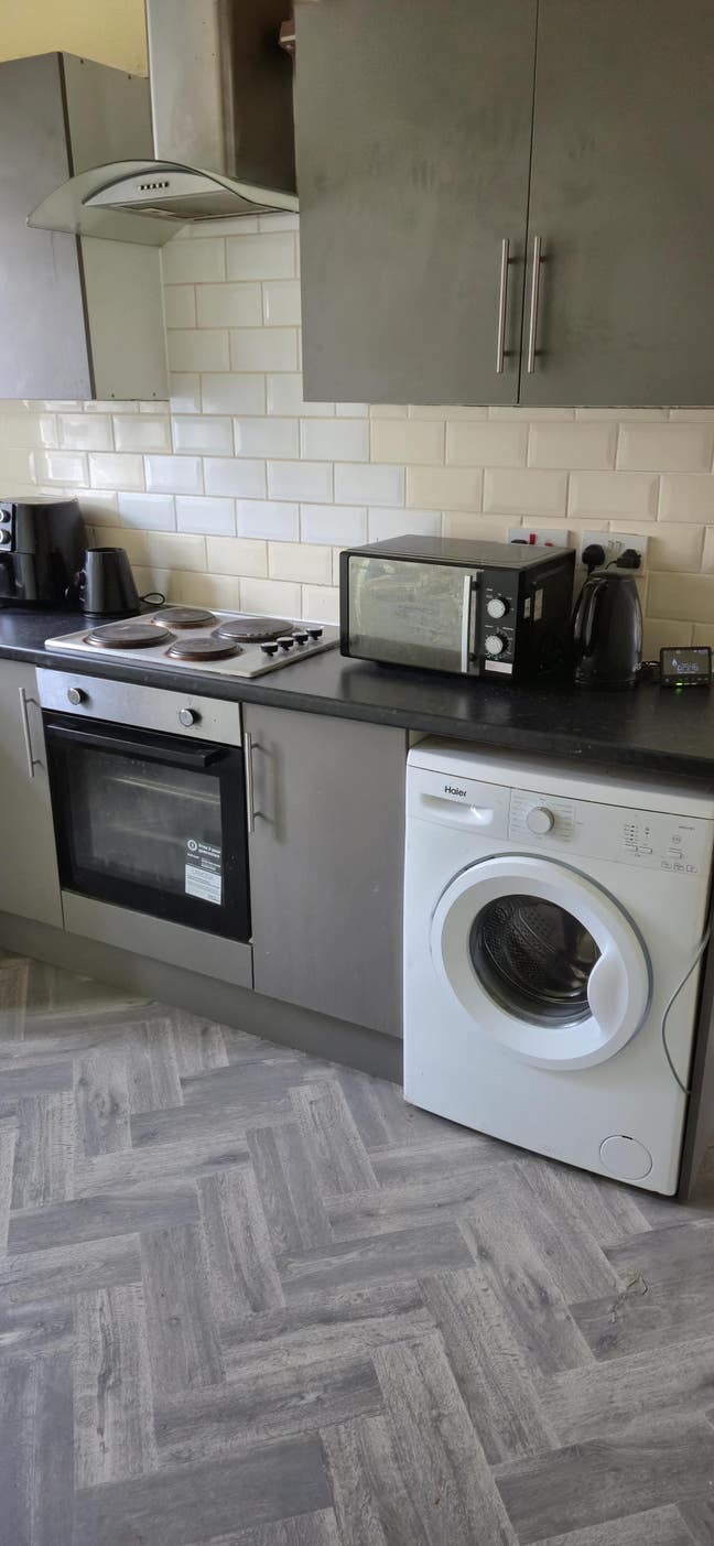 A nice room to let in a 2 bedroom flat Main Photo