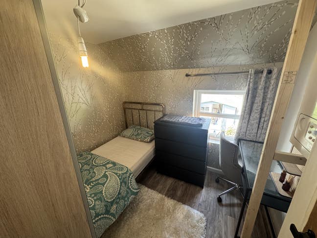 Single bedroom available in a light/modern cottage Main Photo