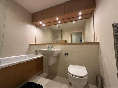 Double room, own bathroom available in Castlefield Main Photo