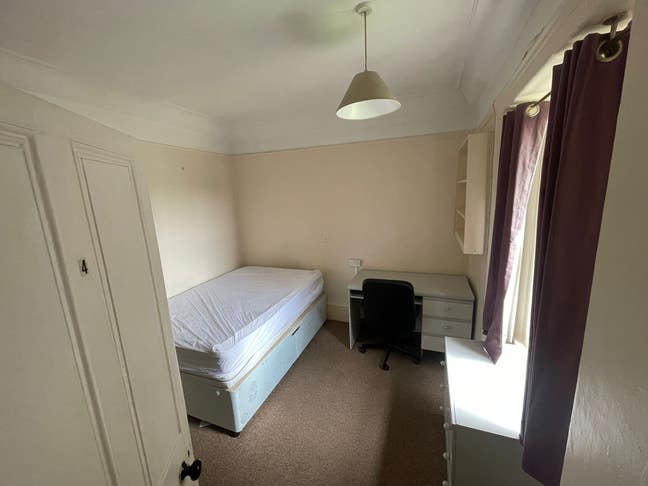 Clifton room available 585 pppm w/out bills Main Photo