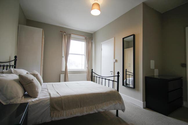 Spacious Ensuite double room in Rusthall 01/08/25 Main Photo