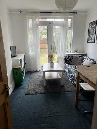 Small room in Willesden Green  Main Photo
