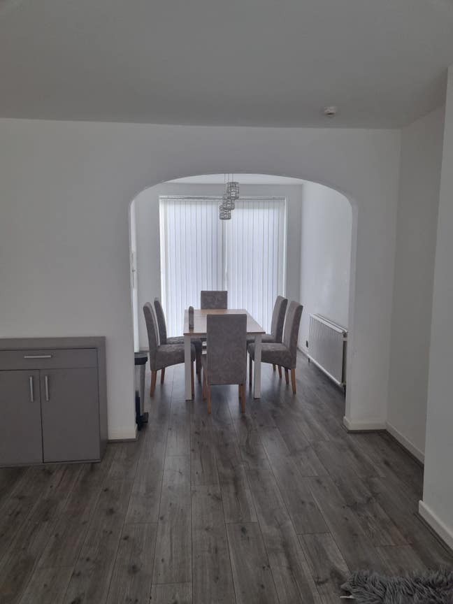 Luxury 3 Bed | Semi-Detached House | Driveway Main Photo