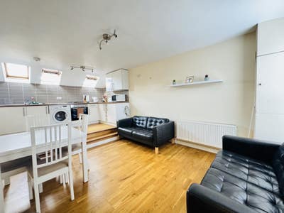 Stunning 3Bed 2Bath Hoyle Rd Tooting Broadway SW17 Main Photo