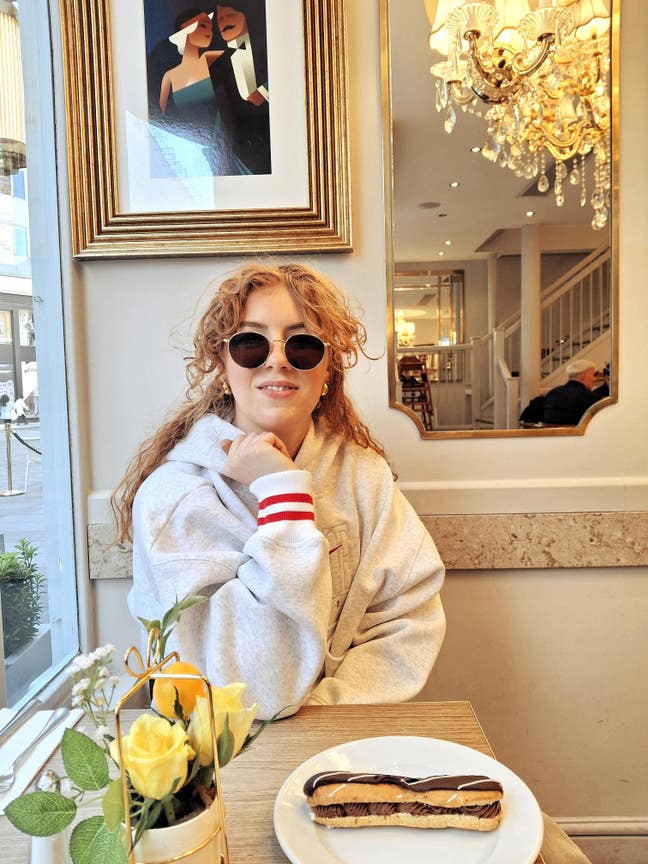 Friendly hybrid professional seeking flatshare Main Photo