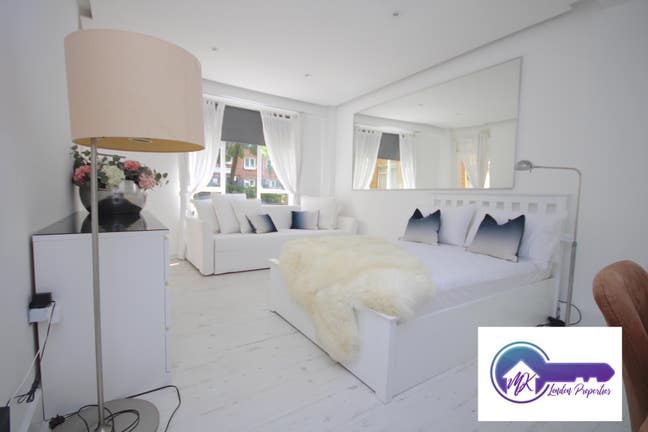 Paddington: 2 Large Double Rooms to Let Main Photo
