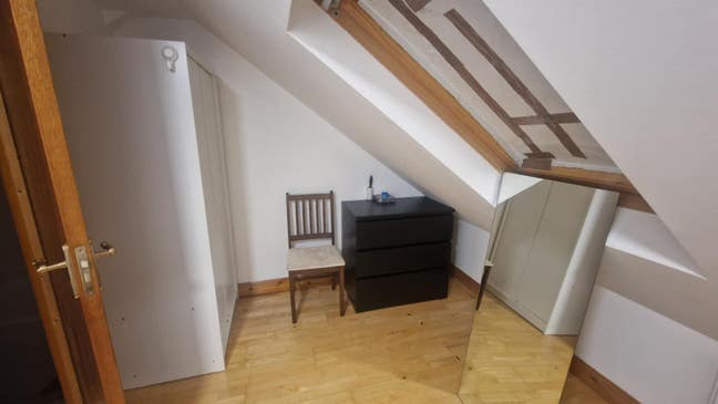 Double Room for Rent in Spacious 5-Bedroom House Main Photo