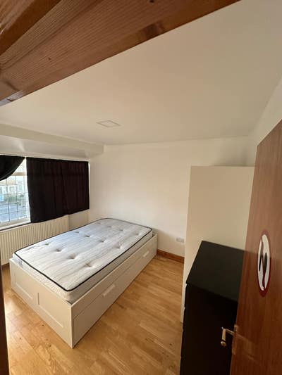 Double Rooms for Rent in Spacious 4 Bedroom House Main Photo
